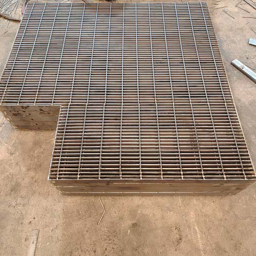 安裝鋼格柵鋼格板的時(shí)候需注意的問(wèn)題有哪些