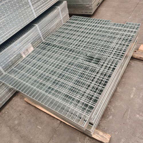 安裝鋼格柵鋼格板的時(shí)候需注意的問(wèn)題有哪些