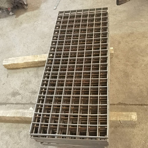 插接鋼格板、互插鋼格柵板：綠色環(huán)?？苫厥? /> 
</p>
（一）鋼材來源及可追溯性<br />
優(yōu)質(zhì)鋼材選用<br />
<strong><a href=