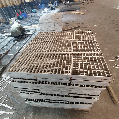 化工廠用不銹鋼鋼格板鋼格柵：防滑、防腐相結(jié)合