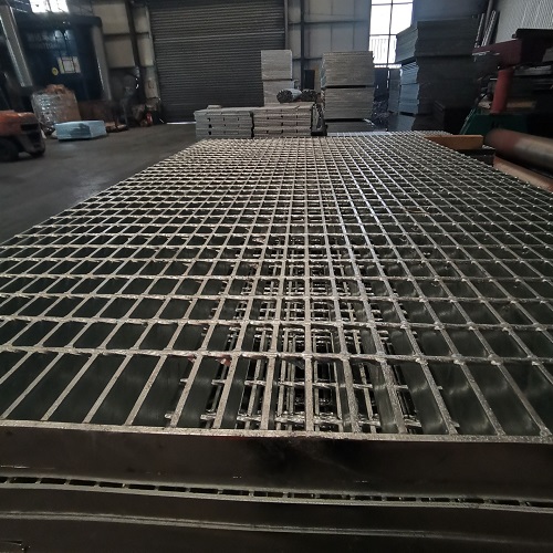 熱浸鋅防腐g403/30/100鋼格板鋼格柵港口中的應用：四大優(yōu)勢