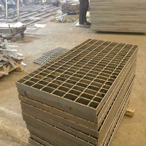 耐用平臺鋼格柵鋼格板的雙重防護(hù)安全無憂