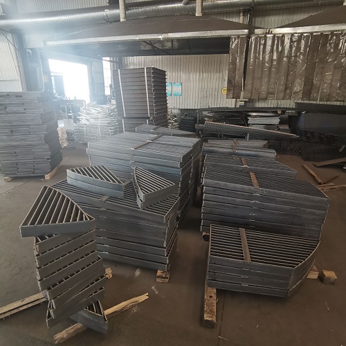 高空用平臺鋼格板邊緣處理至關(guān)重要