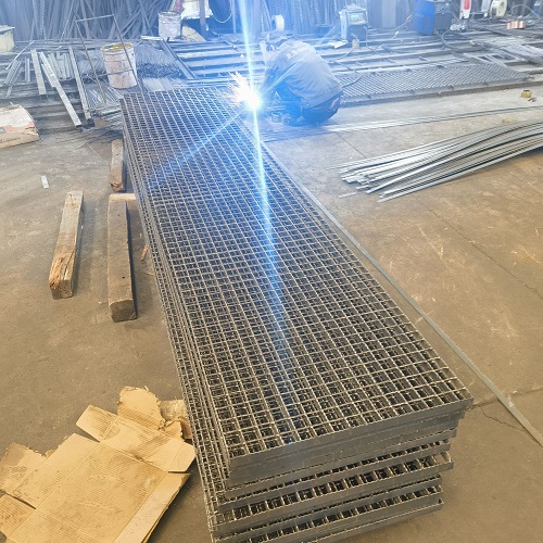 鋼格板采購避坑指南：這5個(gè)參數(shù)不懂，小心被坑！