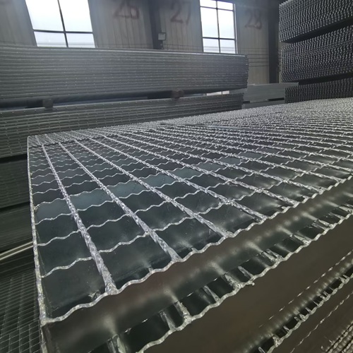 鋼格板在橋梁橋面鋪設(shè)中的表現(xiàn)