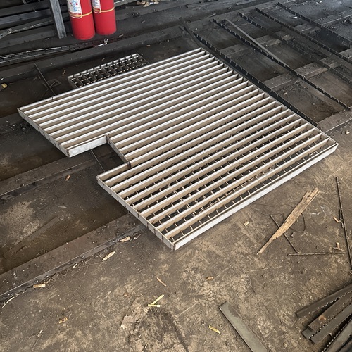 鋼格柵板怎么搭配支撐結(jié)構(gòu)才穩(wěn)固